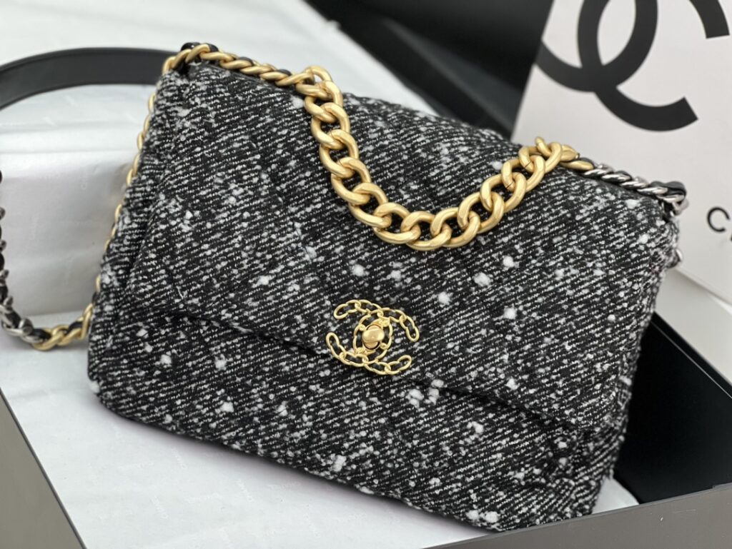 CHANEL 19 LARGE HANDBAG AS1161 - 画像 (2)