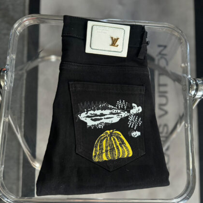 LV Louis Vuitton刺繡入りのトレンディジーンズ 08 SS102437