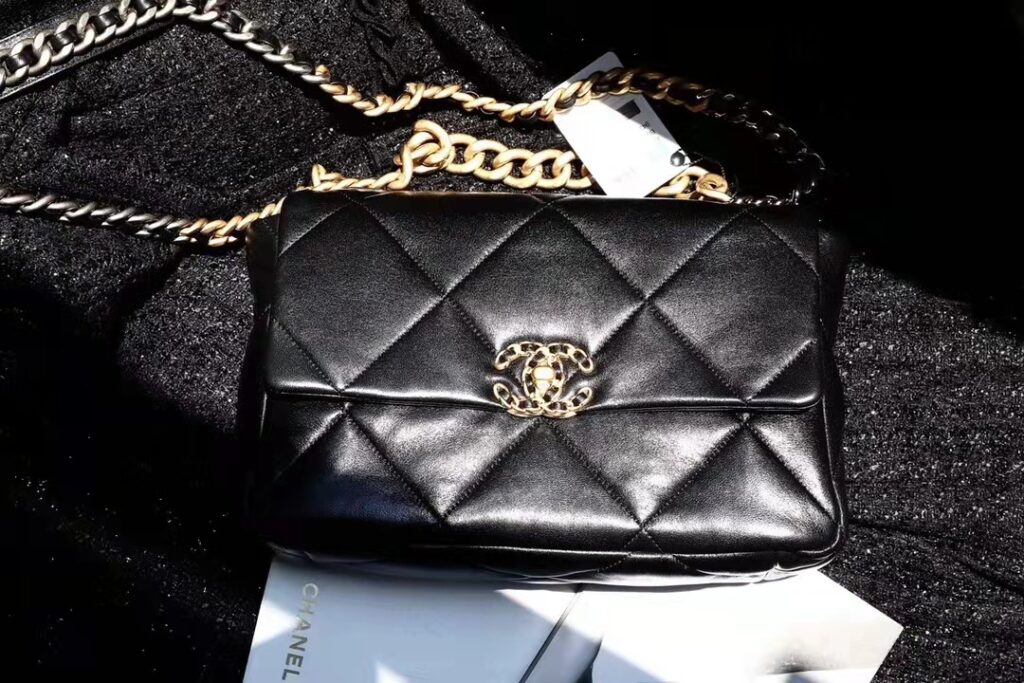 CHANEL 19 LARGE HANDBAG AS1161B0485294305