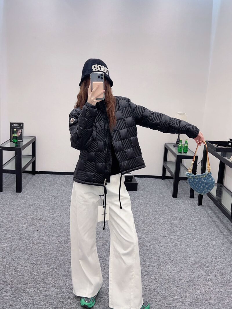 MONCLER ダウンジャケット SS96784 - 画像 (3)