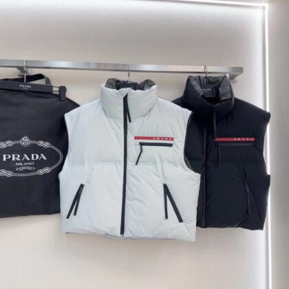 【 PRADA 旗艦店】ご好評に付き再入荷！！