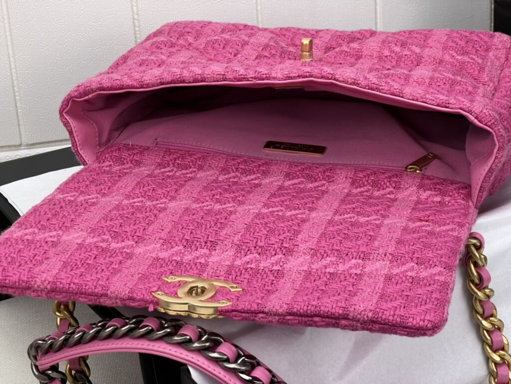 CHANEL 19 LARGE HANDBAG AS1161 - 画像 (5)