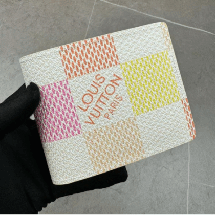 ルイビトン二つ折り財布　ピンク