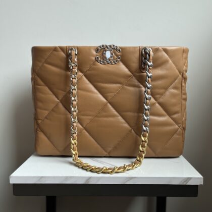 CHANEL 19 SHOPPING BAG 3360