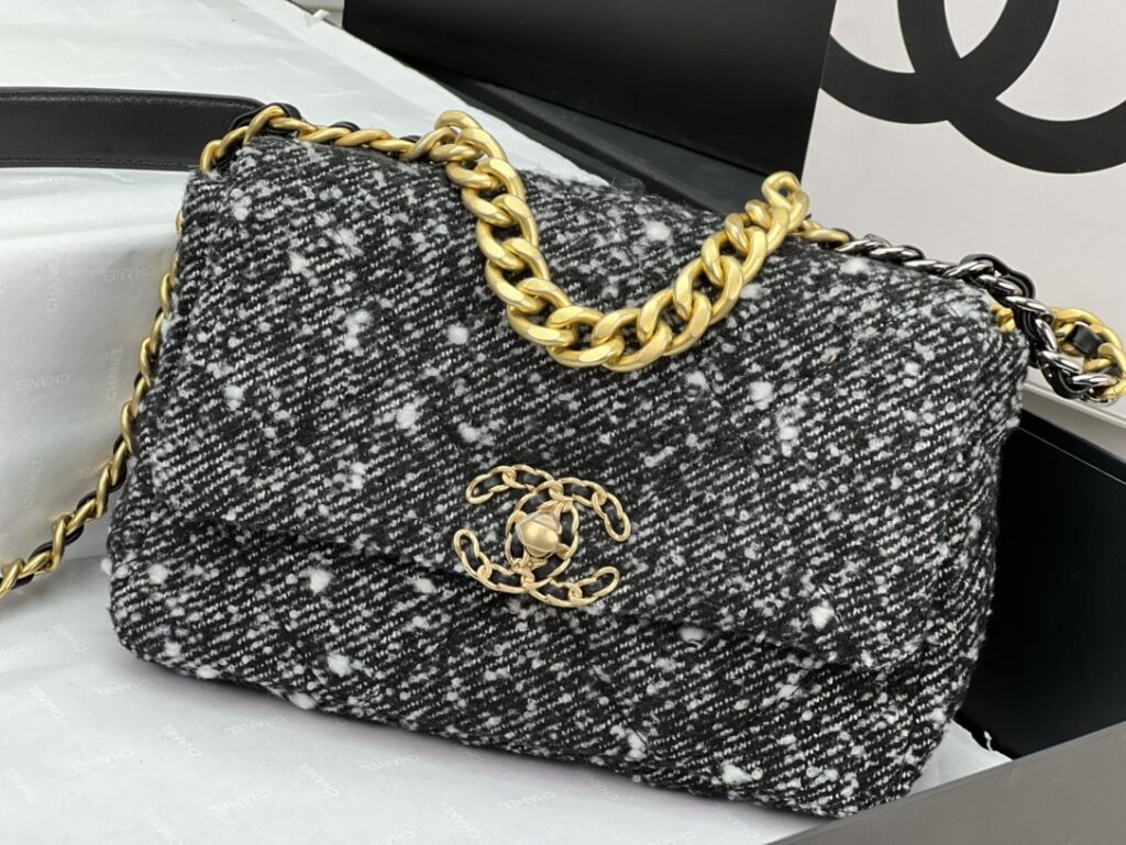 CHANEL 19 HANDBAG AS1161 - 画像 (11)