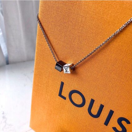 LOUIS VUITTON（ルイヴィトン）ダイス ネックレス