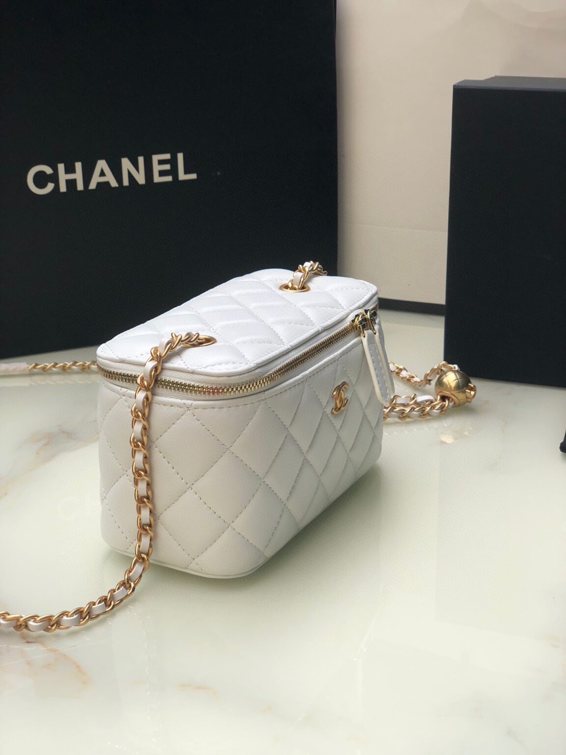 Chanel Classic Vanity 22C Bag with Chain AP2303 - 画像 (2)