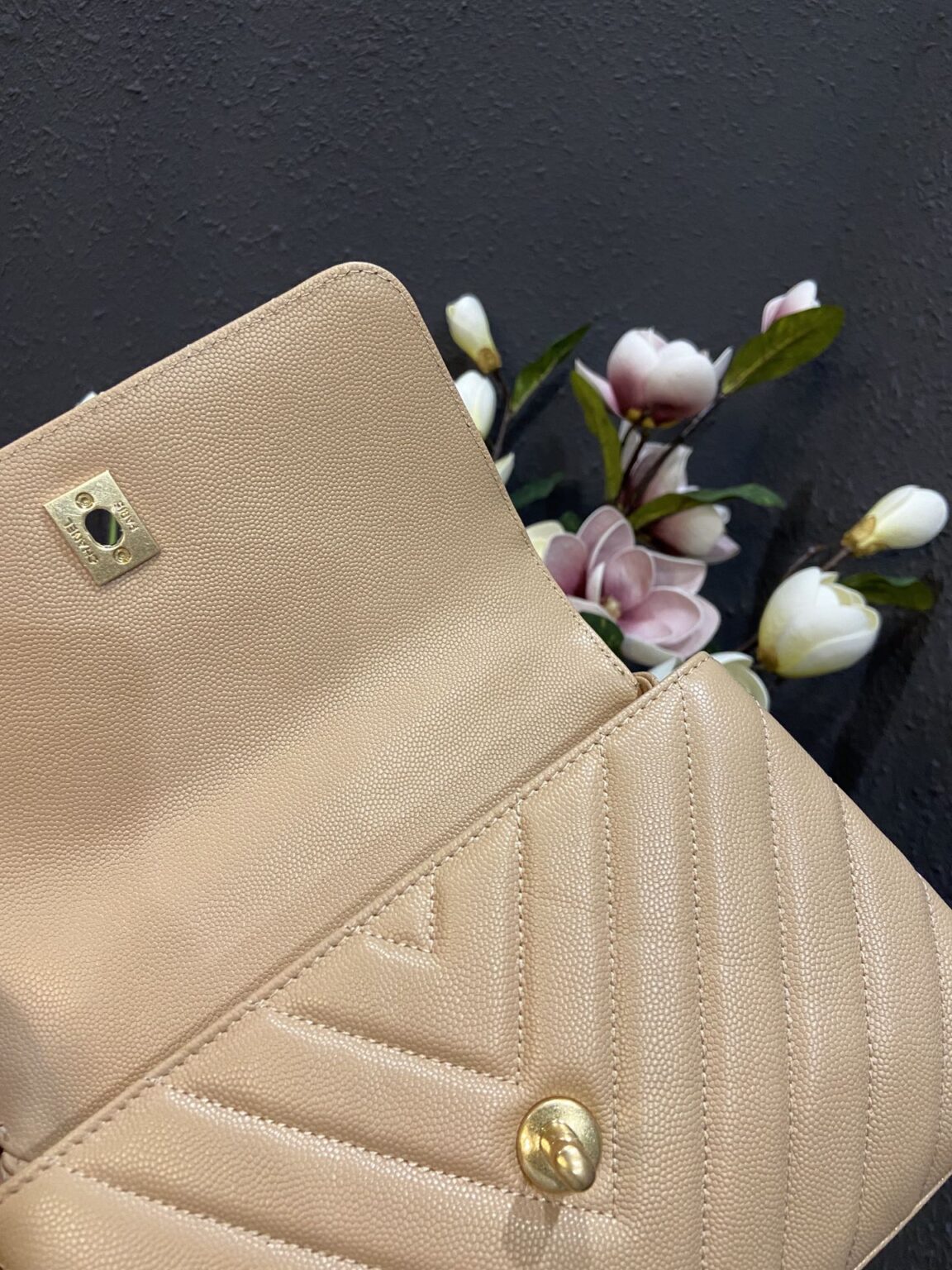 Chanel Cowhide handbag A92990 - 画像 (7)