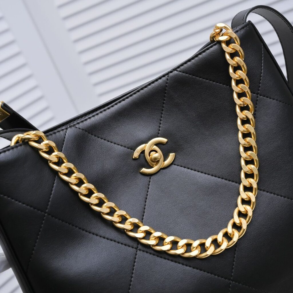 【Chanel 】【シャネル】ショルダーバッグ & クロスボディバッグ 28x29x7 cm - 画像 (6)