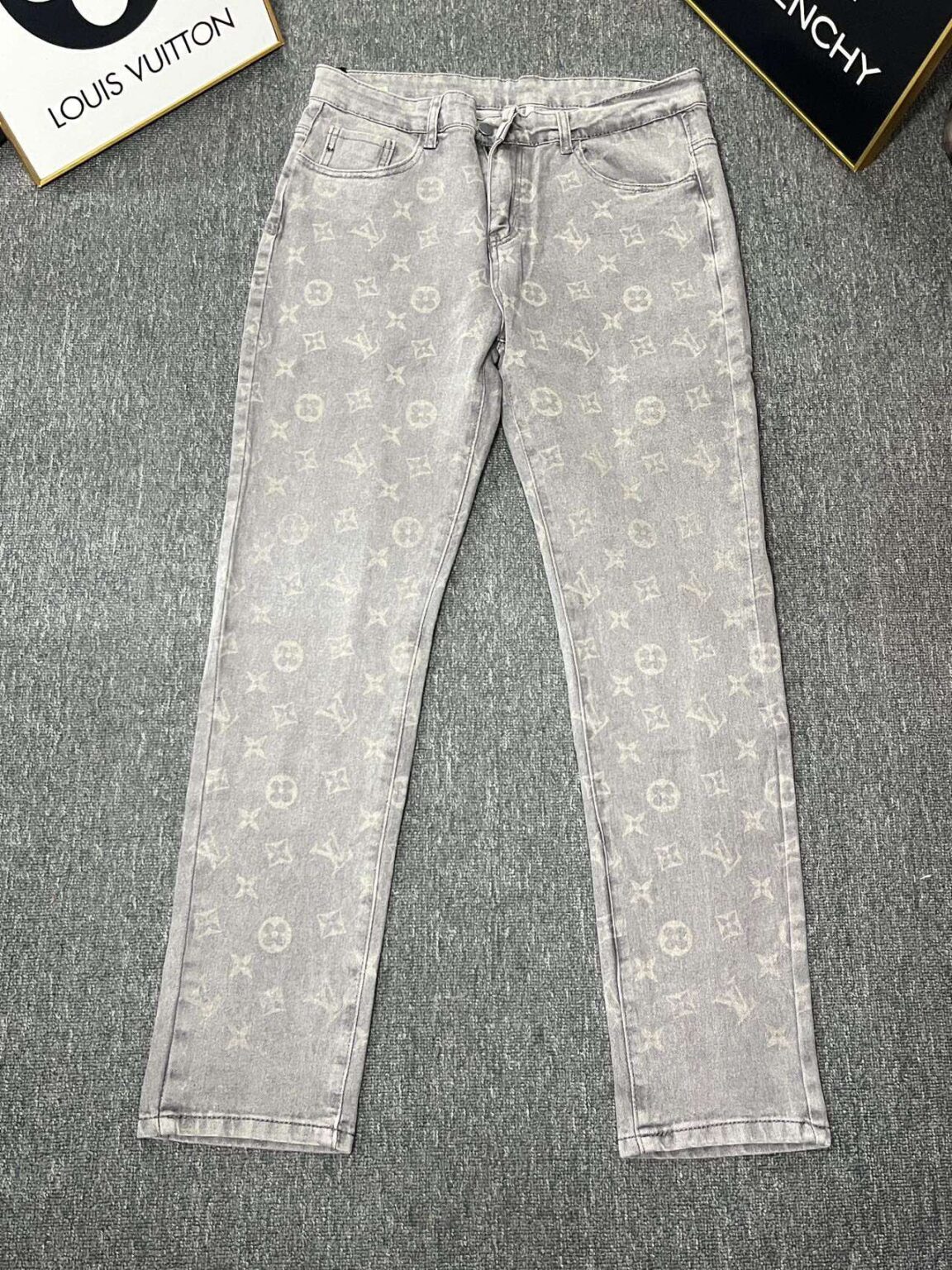 LV Louis Vuitton刺繡入りのトレンディジーンズ 04 SS102437 - 画像 (3)