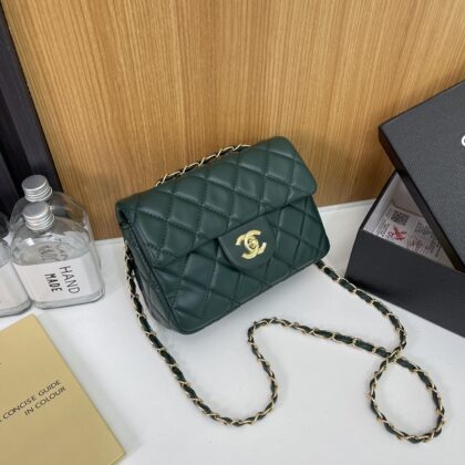 CHANEL スタイリッシュなバッグ 10 zm