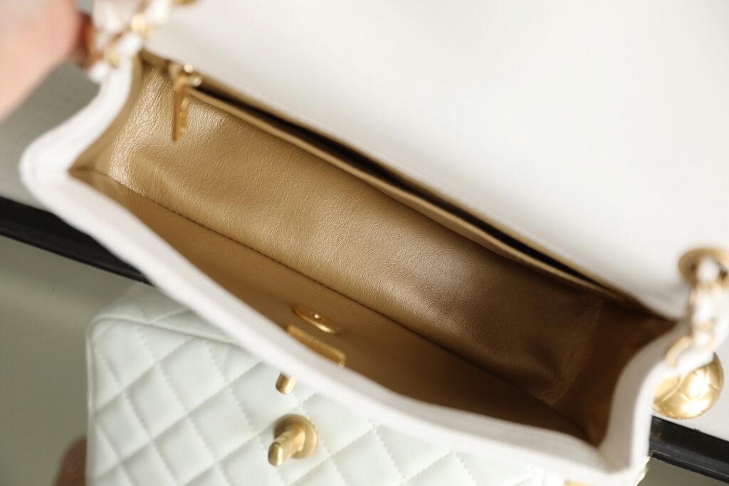 Chanel classic flap mini with golden ball - 画像 (8)