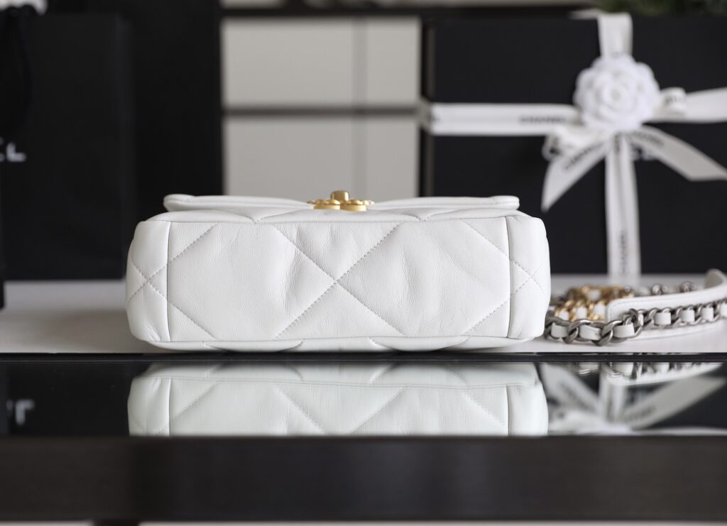 Chanel 19 AS1160 - 画像 (5)