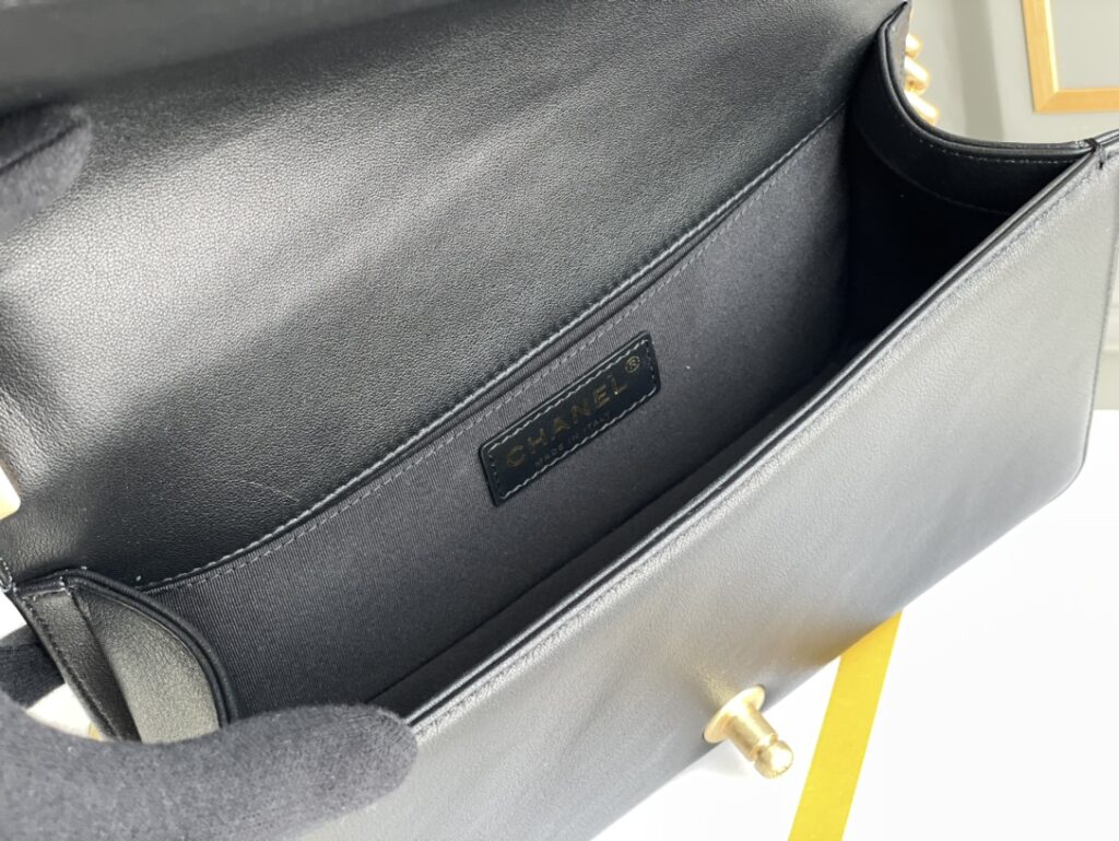 BOY CHANEL SHOULDER BAG - 画像 (6)