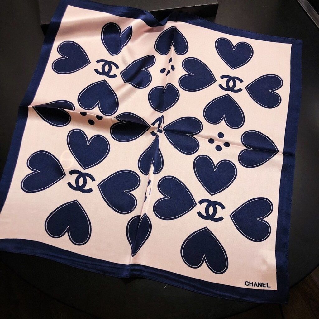 CHANEL 薄手のスカーフ36 ss