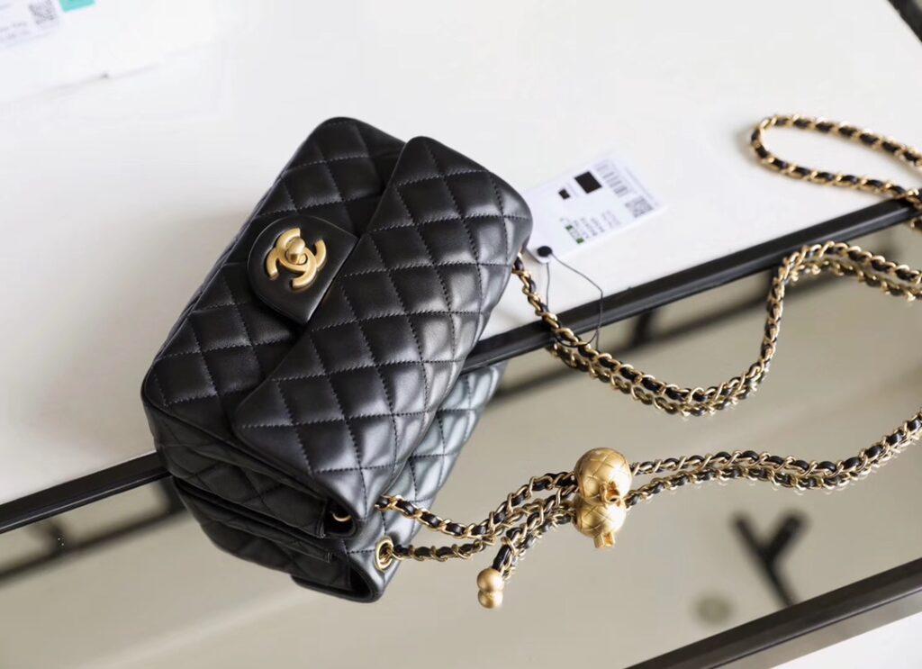 Chanel classic flap mini with golden ball - 画像 (7)