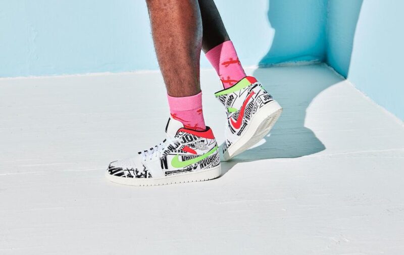 NIKE ナイキ AIR JORDAN 1 MID 'OVER-PRINT LOGOS' エア ジョーダン ワン ミッド "オーバー プリント ロゴス" メンズ スニーカー WHITE/BLACK-GREEN-RED ホワイト/ブラック-グリーン-レッド【海外展開 日本未入荷】 - 画像 (10)