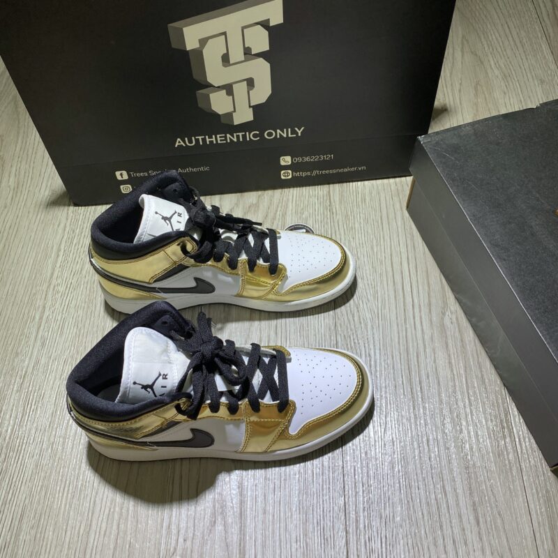 NIKE ナイキ AIR JORDAN 1 MID SE 'METALLIC GOLD' エア ジョーダン ワン ミッド スペシャルエディション "メタリック ゴールド" メンズ レディース スニーカー METALLIC GOLD/BLACK-WHITE メタリックゴールド/ブラック ホワイト【海外展開 日本未入荷】 - 画像 (4)