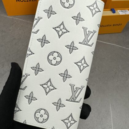 LV Louis Vuitton 新作財布です 27 zm 95521