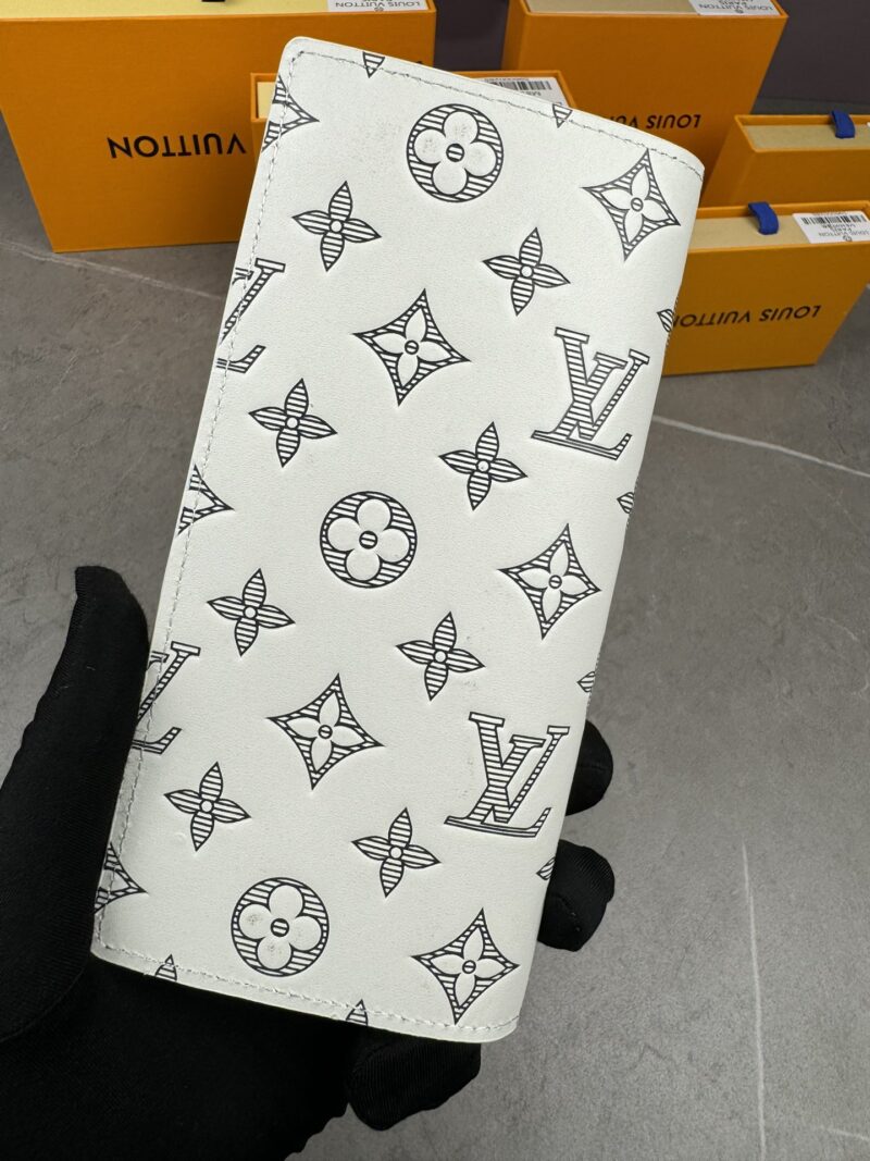 LV Louis Vuitton 新作財布です 27 zm 95521