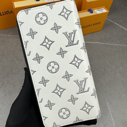 LV Louis Vuitton 新作財布です 29 zm 95521