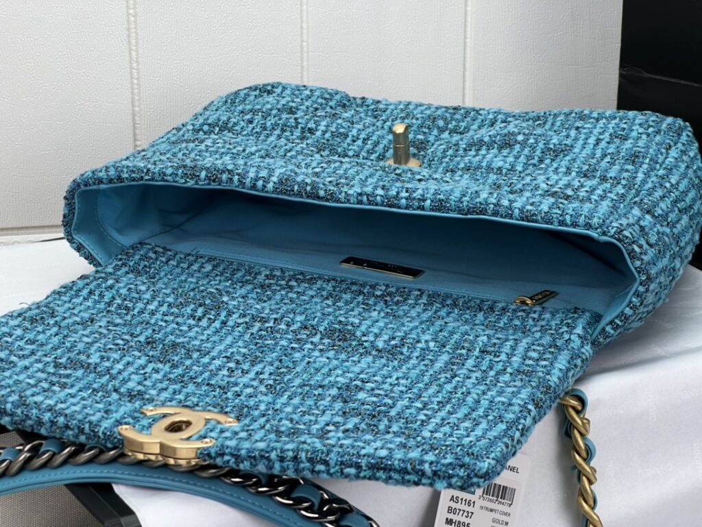 CHANEL 19 LARGE HANDBAG AS1161 - 画像 (23)