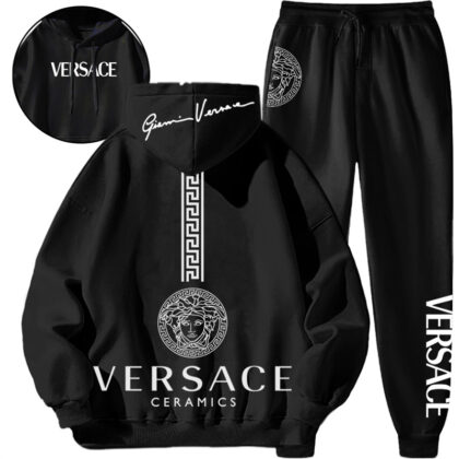 【 VERSACE 】高級ファッショントレンドですパーカーのスーツです