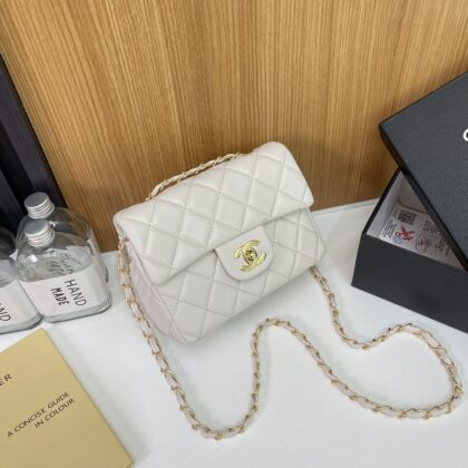 CHANEL スタイリッシュなバッグ 05 zm