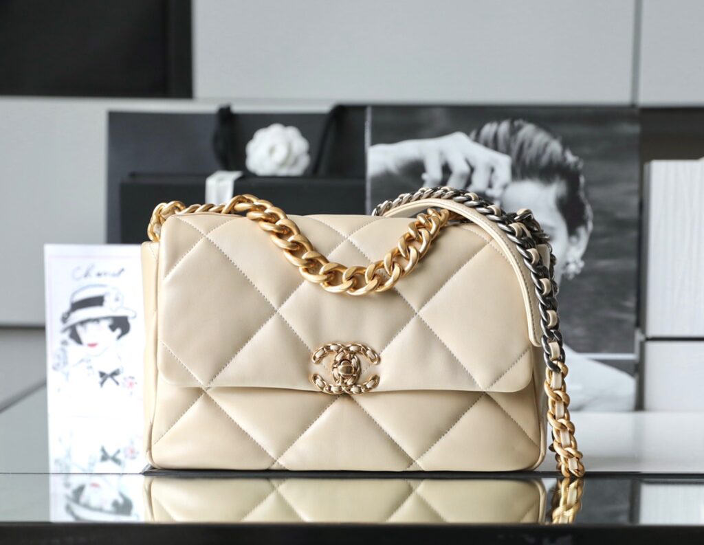 Chanel 19 AS1161