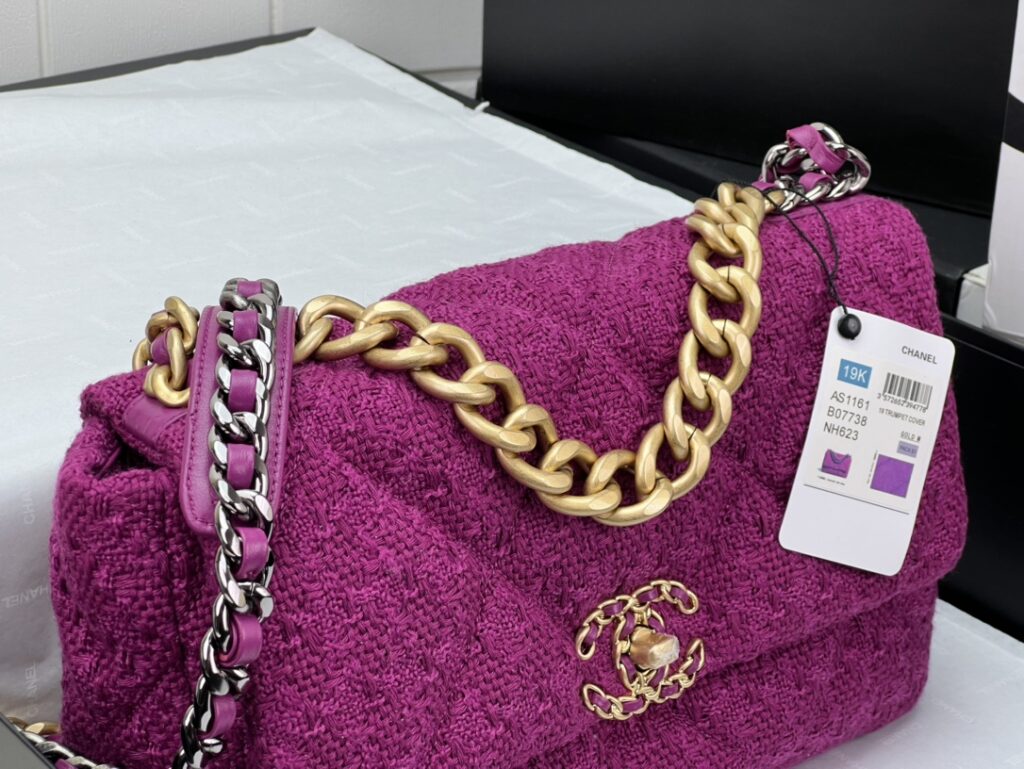 CHANEL 19 LARGE HANDBAG AS1161 - 画像 (15)