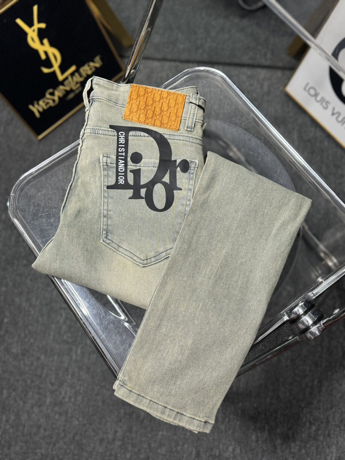 DIOR刺繡入りのトレンディジーンズ 19 SS102439 - 画像 (3)