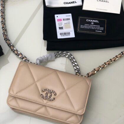 CHANEL 19 WALLET ON CHAIN 0957