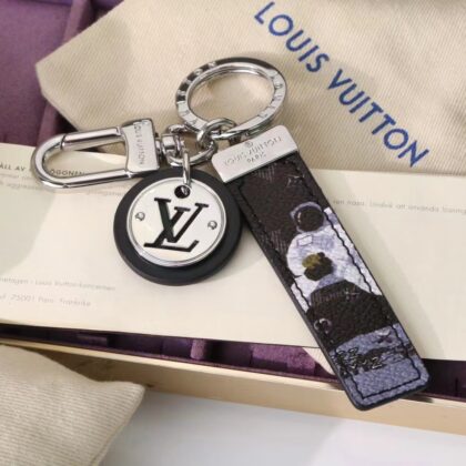 LV Louis Vuitton バッグペンダント キーホルダー 66 zm