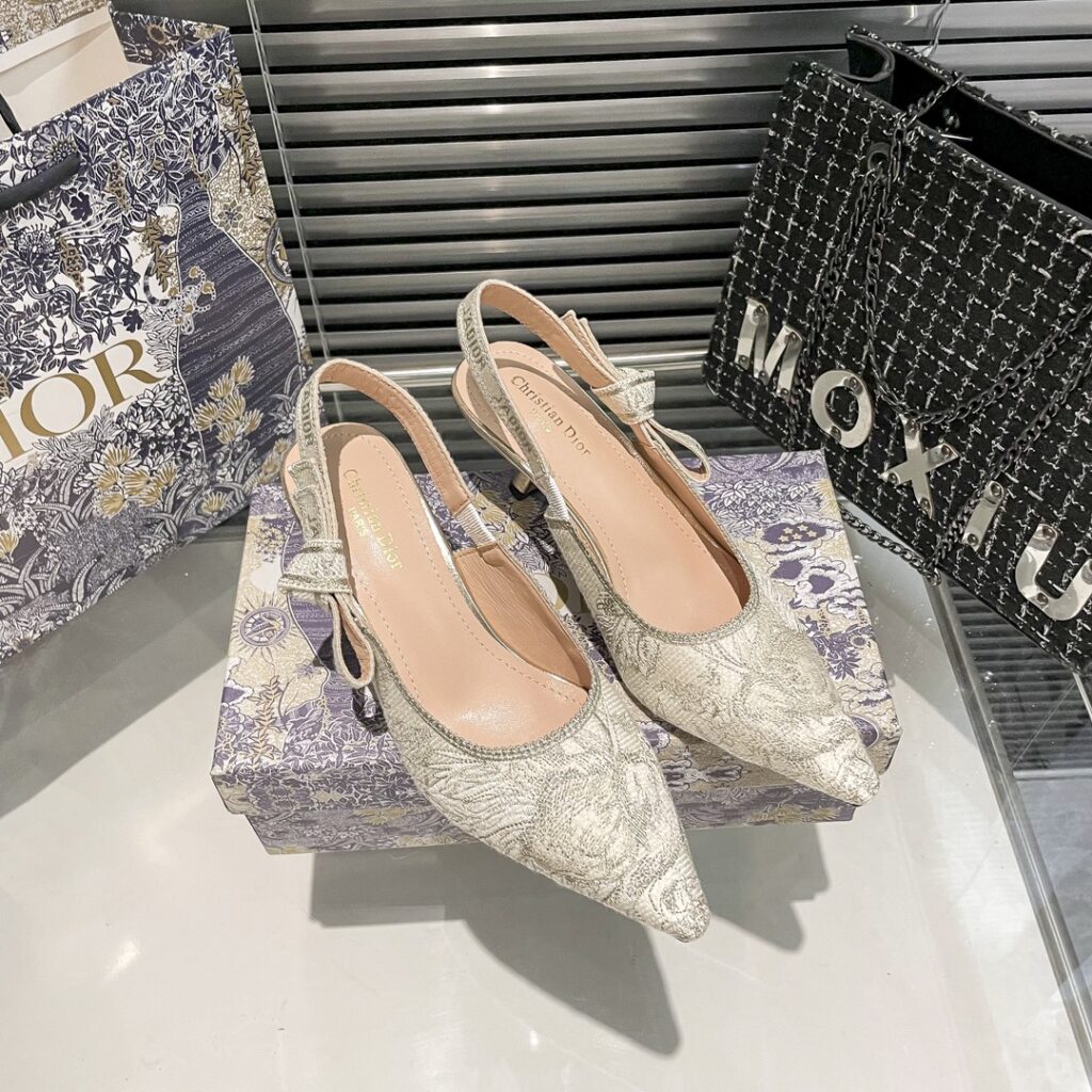 DIOR 新作刺繍ハイヒール 02zm 95759 - 画像 (4)
