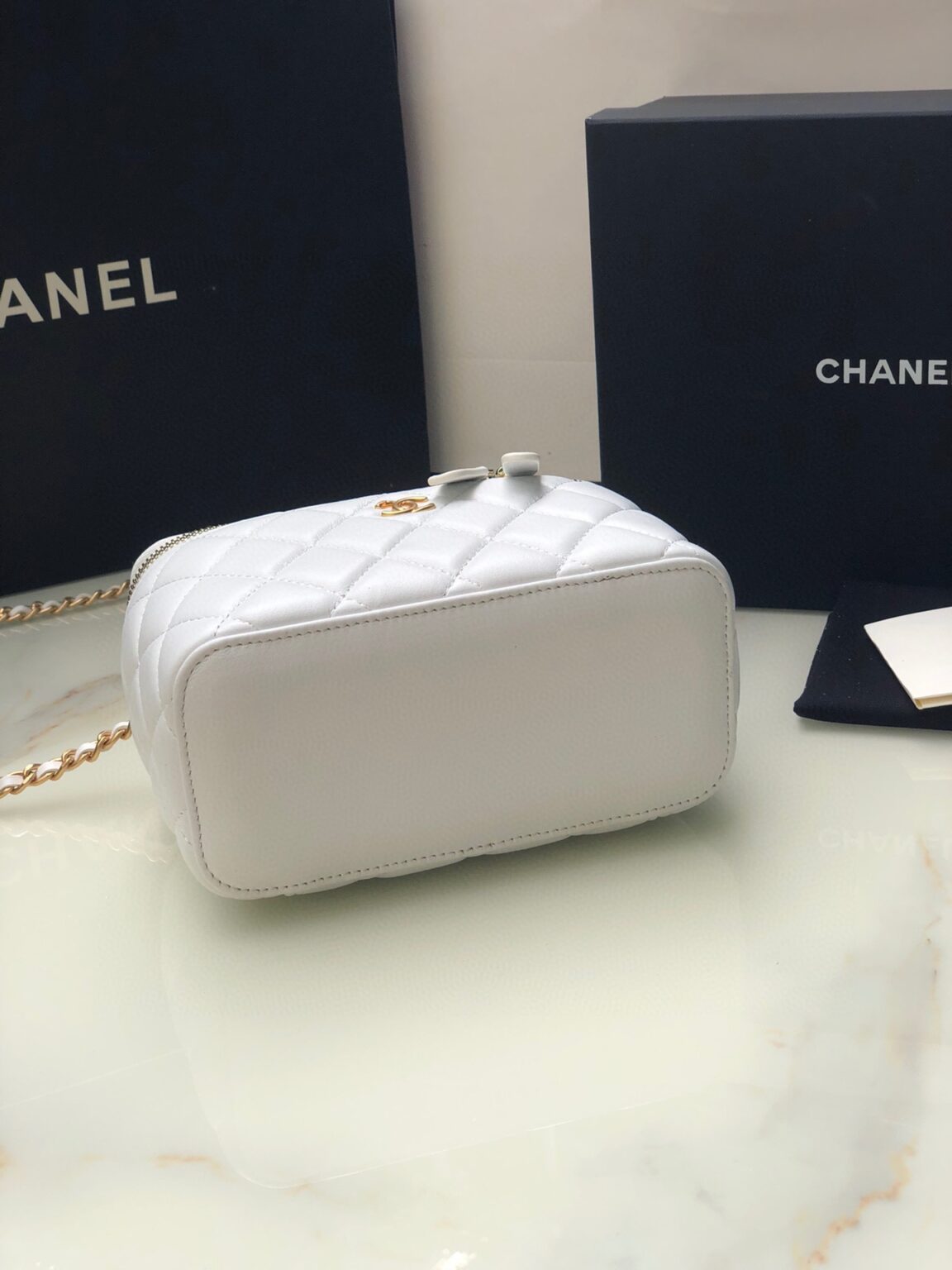 Chanel Classic Vanity 22C Bag with Chain AP2303 - 画像 (6)