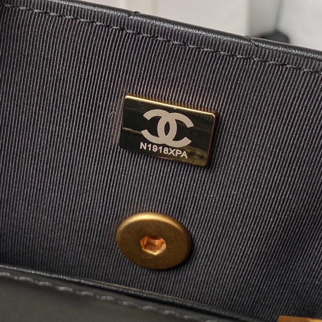 Chanel 23B AS4247 CF BAG - 画像 (9)