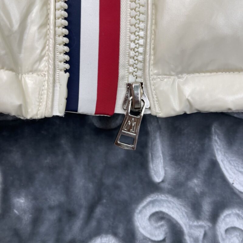 MONCLERウンジャケット SS96434 - 画像 (3)