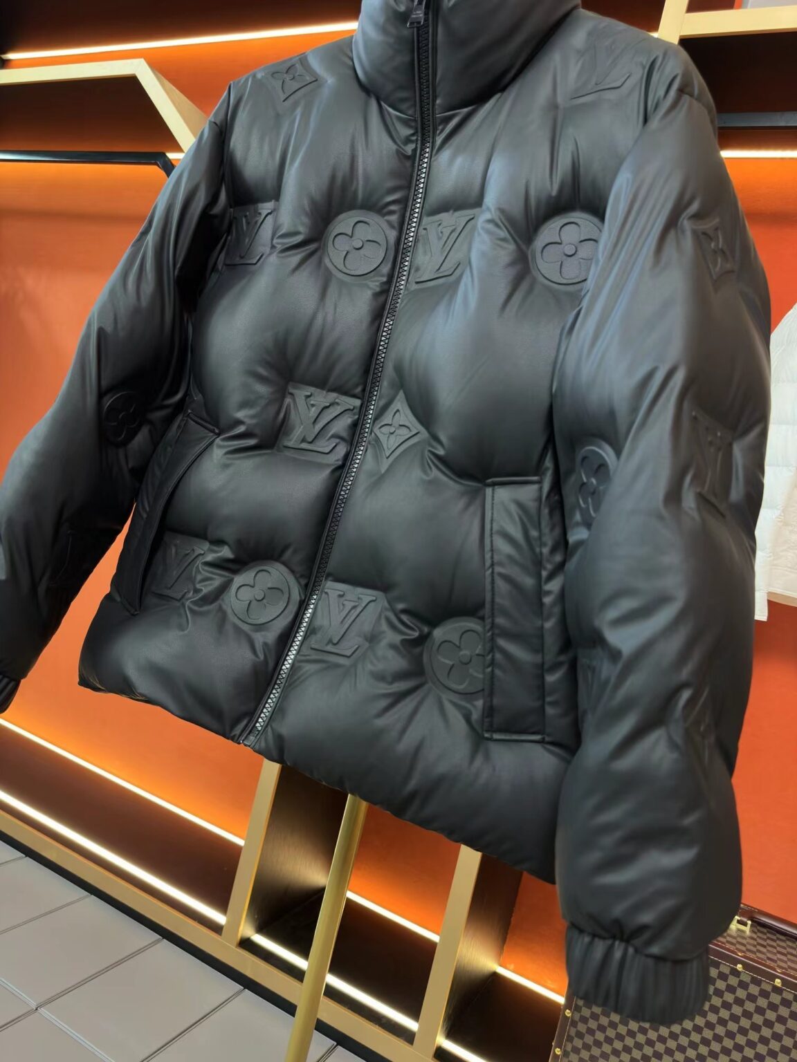 【LOUIS VUITTON】超人気 ダウンジャケット【全国送料無料】【即日出荷】 - 画像 (4)
