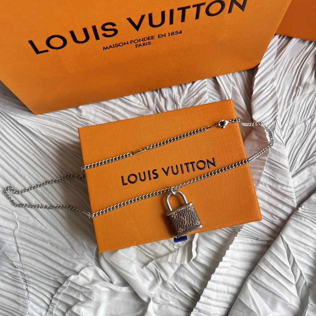 LOUIS VUITTON（ルイヴィトン）LOCK ネックレス M00525 - 画像 (6)