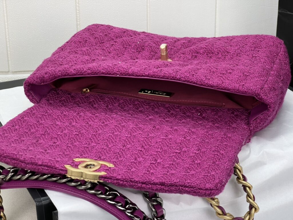 CHANEL 19 LARGE HANDBAG AS1161 - 画像 (13)