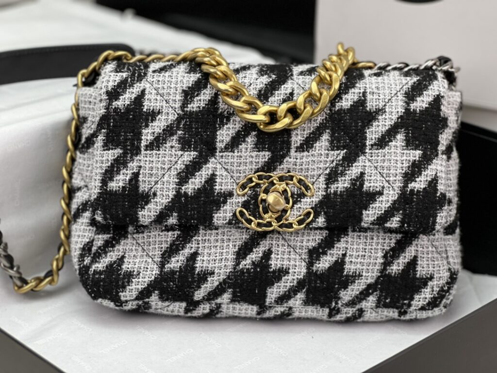 CHANEL 19 HANDBAG AS1161 - 画像 (2)