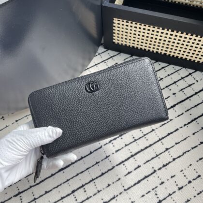 GUCCI 新作財布です zm 95519