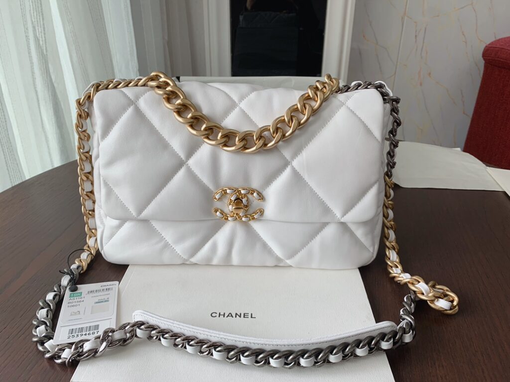 Chanel 19 medium 1161 - 画像 (10)