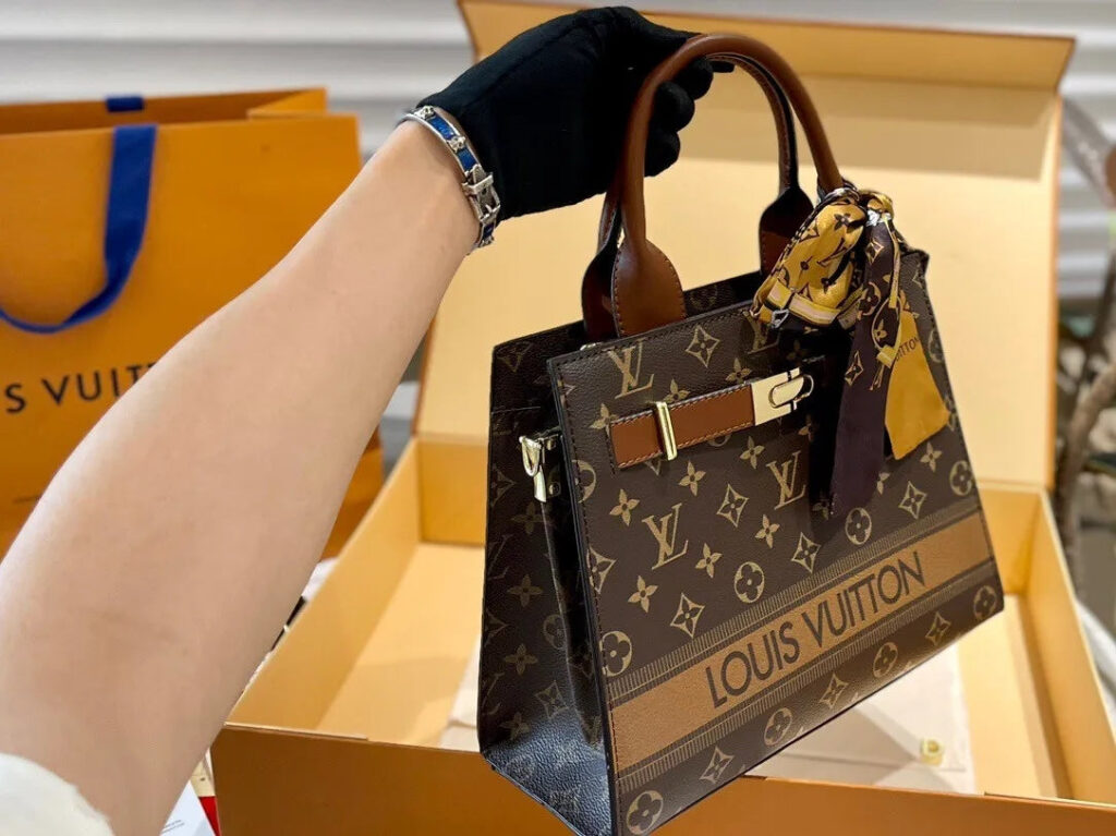 LOUIS VUITTON オンザゴー PM-1 - 画像 (4)