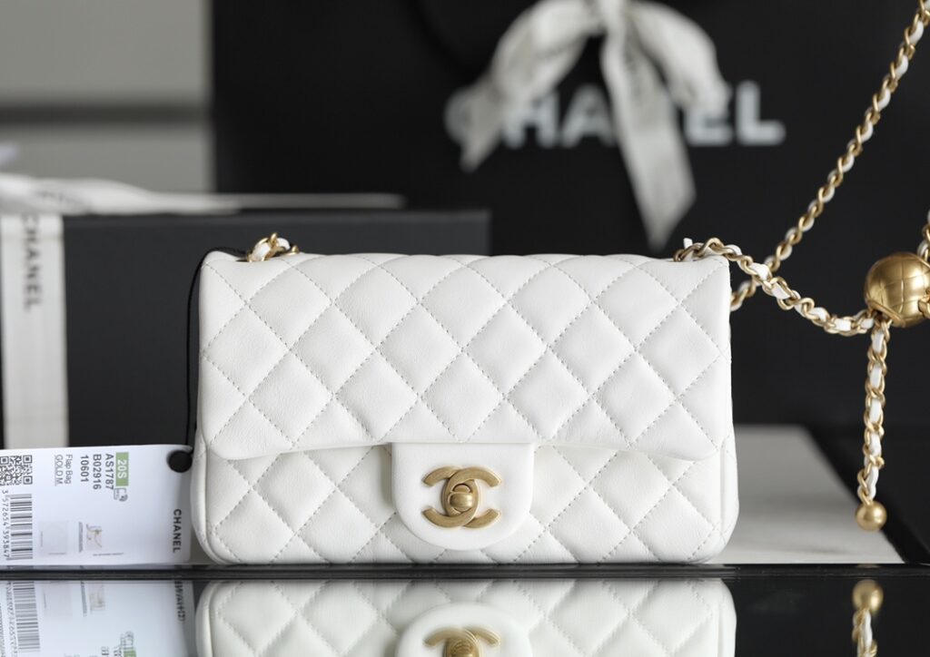 Chanel classic flap mini with golden ball - 画像 (2)