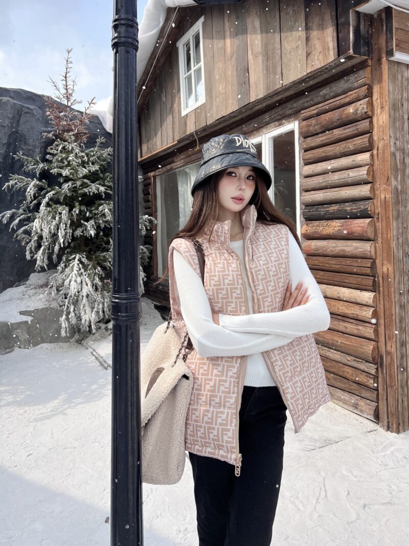 FENDI ダウンベスト SS96781 - 画像 (10)