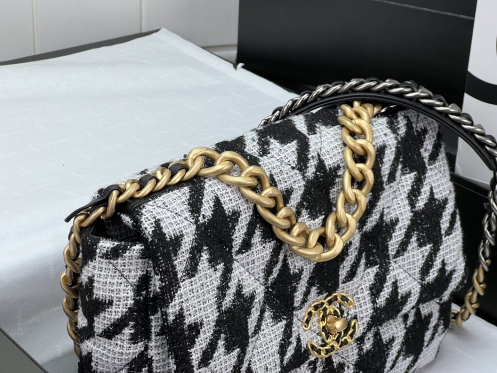 CHANEL 19 LARGE HANDBAG AS1161 - 画像 (9)