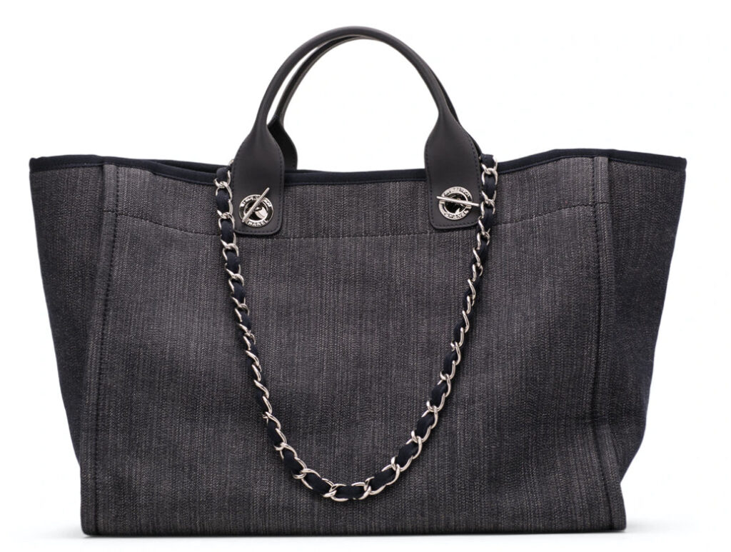 Chanel Deauville Large Tote チェーン付 デニム トートバッグ - 画像 (3)