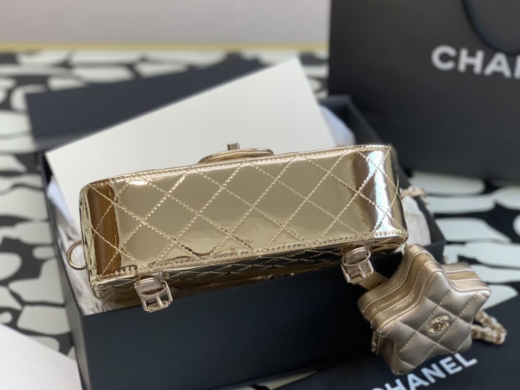 Chanel AS4646 24C CF BAG - 画像 (3)