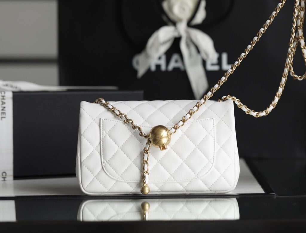 Chanel classic flap mini with golden ball - 画像 (6)